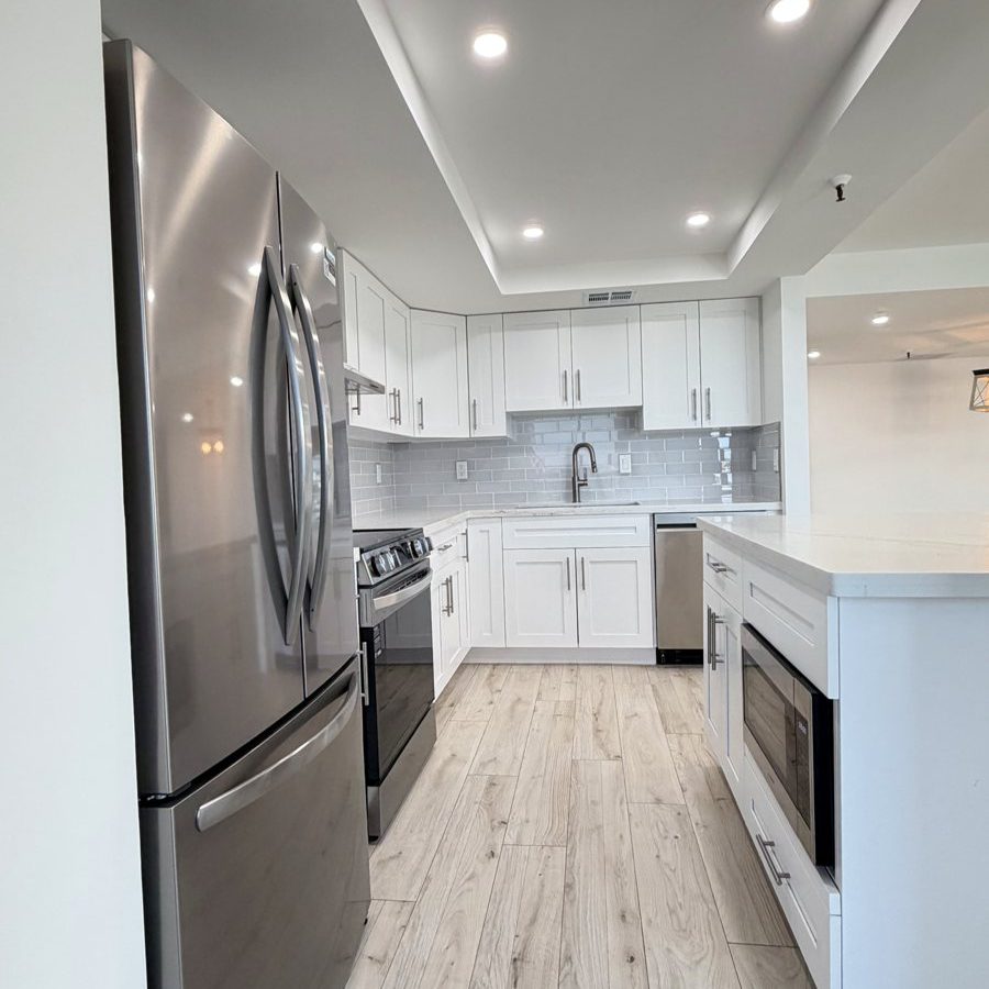 Jupiter Cove Condo Kitchen Stainless Appliances